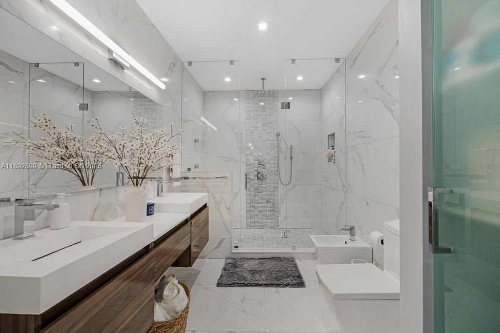 Active With Contract: $899,999 (3 beds, 2 baths, 2419 Square Feet)