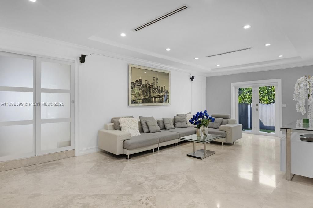 Active With Contract: $899,999 (3 beds, 2 baths, 2419 Square Feet)