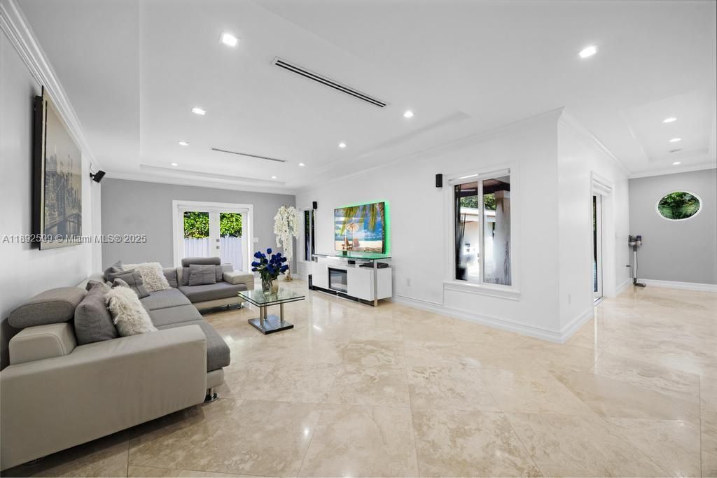 Active With Contract: $899,999 (3 beds, 2 baths, 2419 Square Feet)