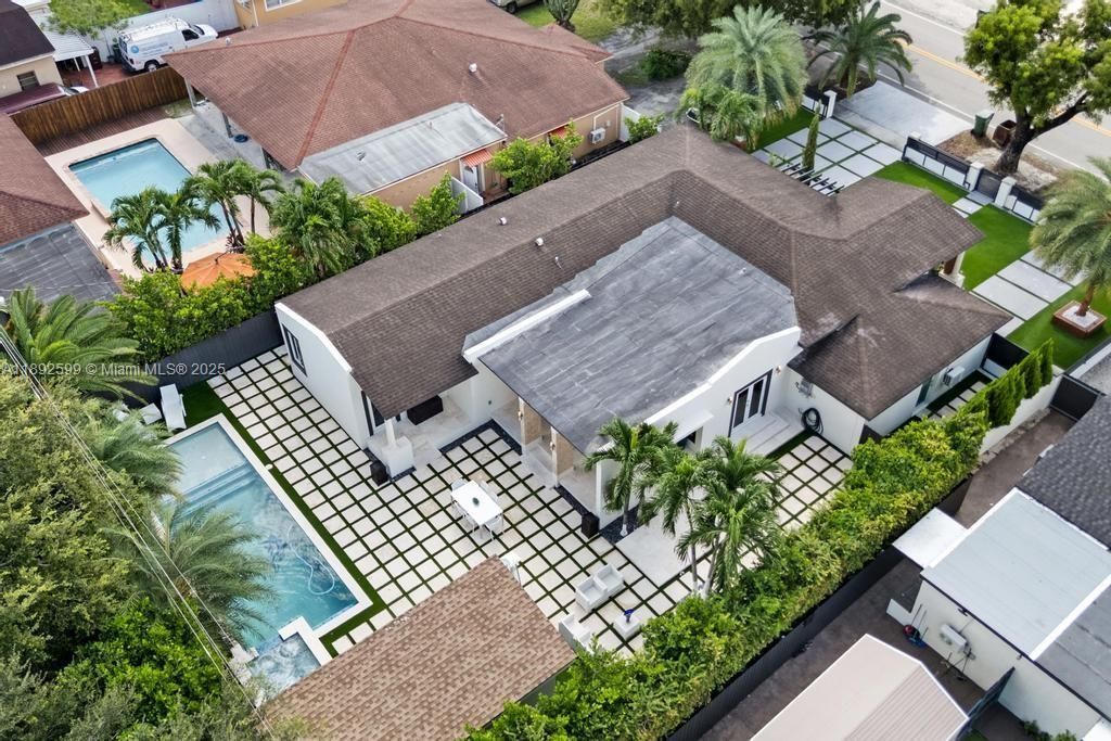 Active With Contract: $899,999 (3 beds, 2 baths, 2419 Square Feet)