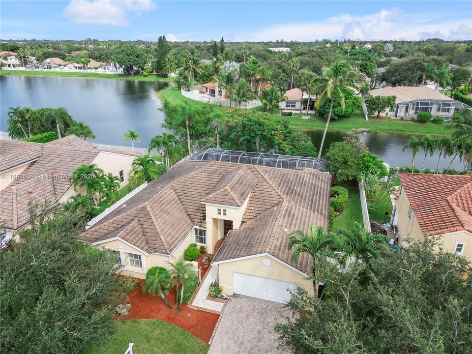 合同活跃: $800,000 (4 贝兹, 2 浴室, 2738 平方英尺)