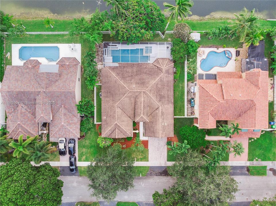 合同活跃: $800,000 (4 贝兹, 2 浴室, 2738 平方英尺)