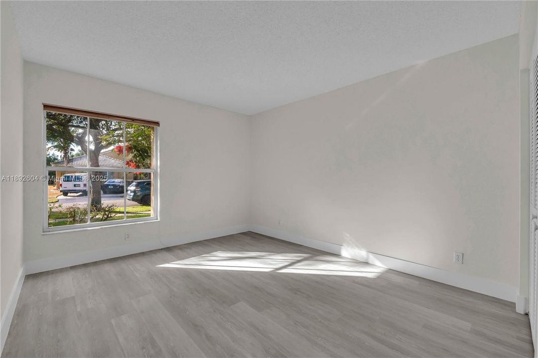 合同活跃: $800,000 (4 贝兹, 2 浴室, 2738 平方英尺)