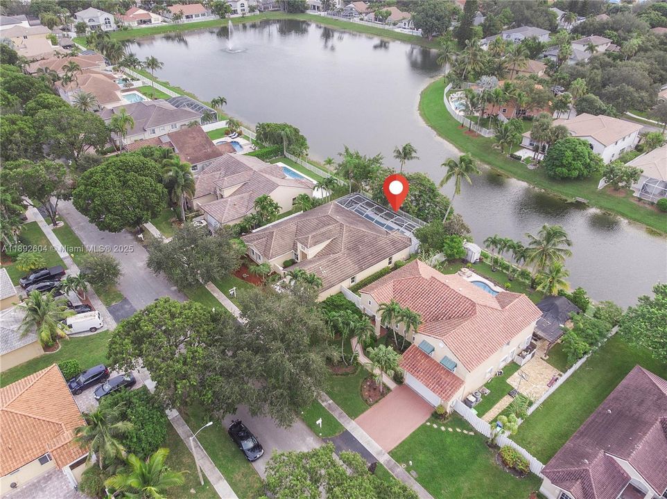 合同活跃: $800,000 (4 贝兹, 2 浴室, 2738 平方英尺)