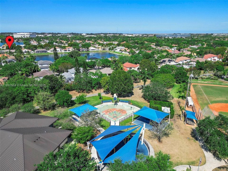 Close distance to one of the city's best parks for the whole family.