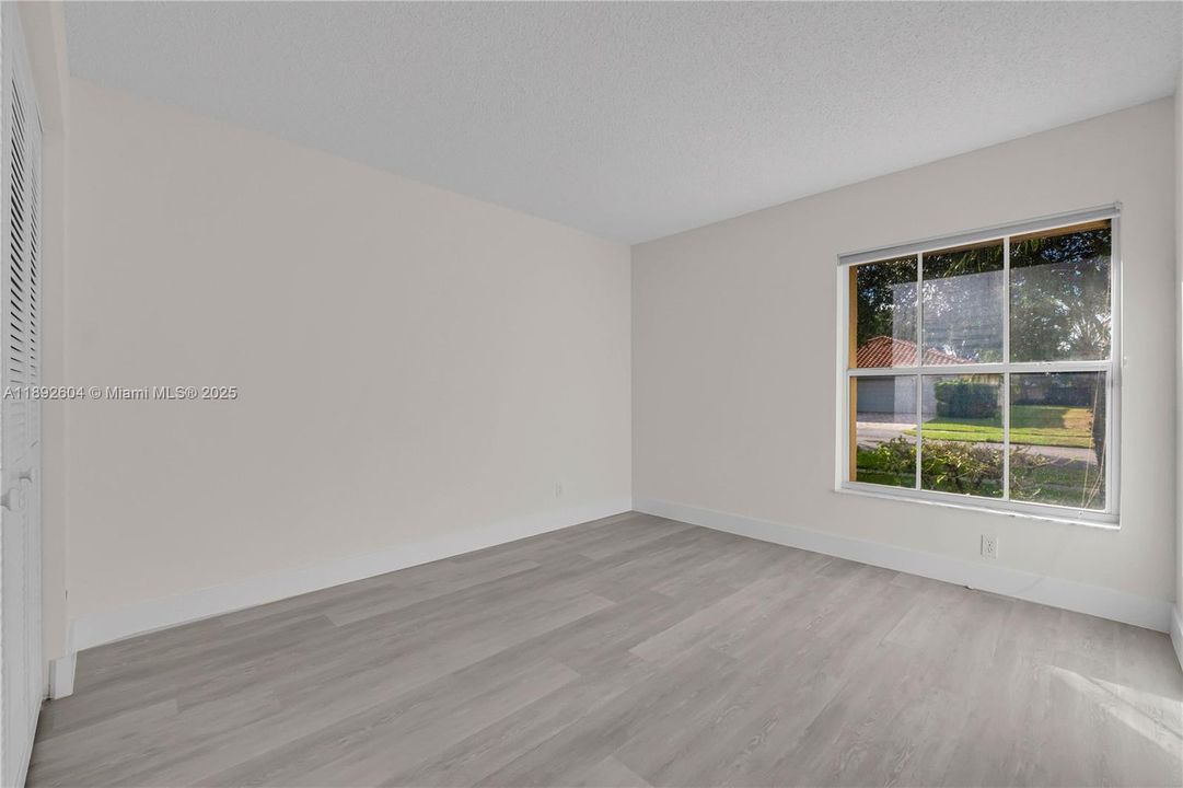 合同活跃: $800,000 (4 贝兹, 2 浴室, 2738 平方英尺)