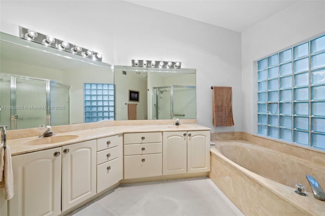 En Renta: $3,100 (3 camas, 2 baños, 1937 Pies cuadrados)