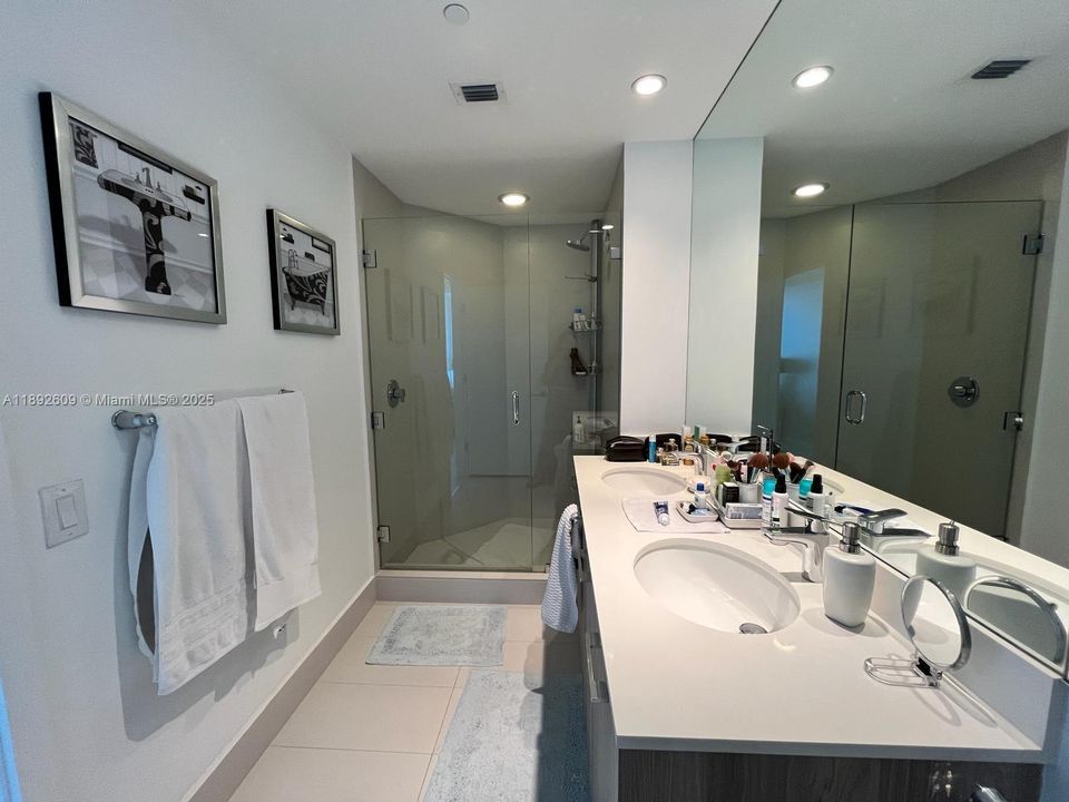 Recently Rented: $5,300 (2 beds, 2 baths, 1152 Square Feet)