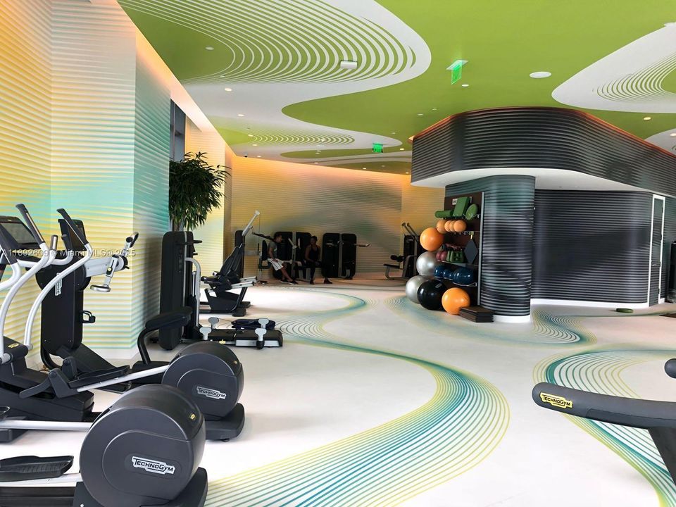 Recently Rented: $5,300 (2 beds, 2 baths, 1152 Square Feet)