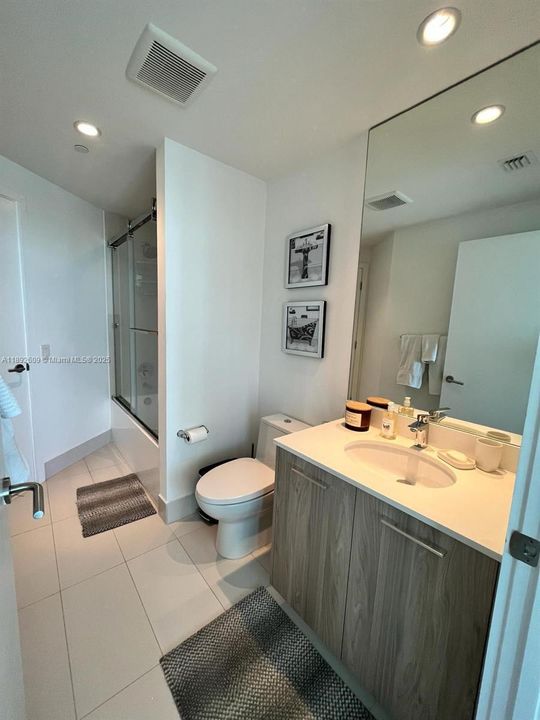 Recently Rented: $5,300 (2 beds, 2 baths, 1152 Square Feet)