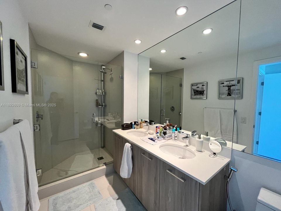 Recently Rented: $5,300 (2 beds, 2 baths, 1152 Square Feet)