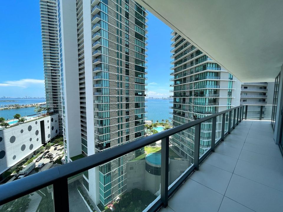 Recently Rented: $5,300 (2 beds, 2 baths, 1152 Square Feet)