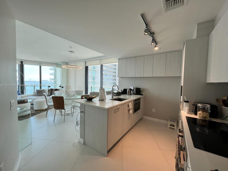 Recently Rented: $5,300 (2 beds, 2 baths, 1152 Square Feet)