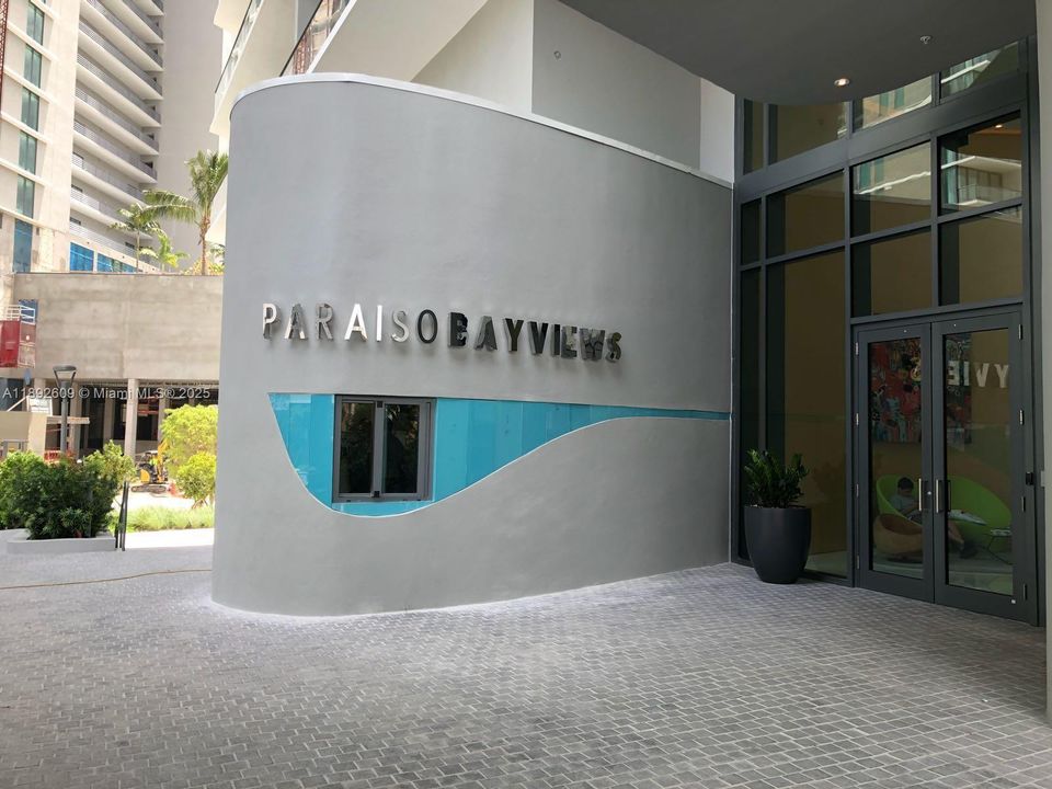 Recently Rented: $5,300 (2 beds, 2 baths, 1152 Square Feet)