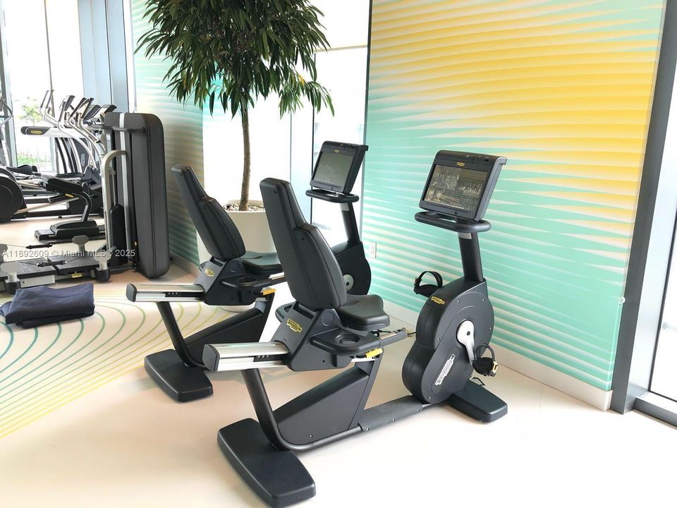 Recently Rented: $5,300 (2 beds, 2 baths, 1152 Square Feet)