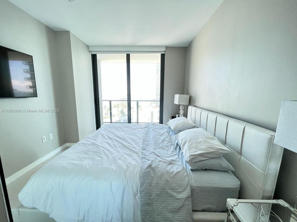 Recently Rented: $5,300 (2 beds, 2 baths, 1152 Square Feet)