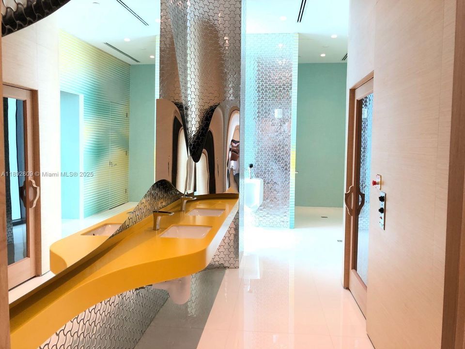 Recently Rented: $5,300 (2 beds, 2 baths, 1152 Square Feet)