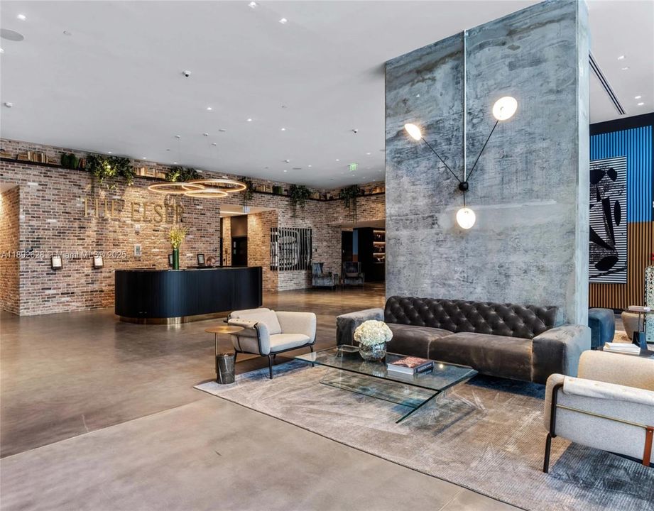 Active With Contract: $399,000 (0 beds, 1 baths, 362 Square Feet)