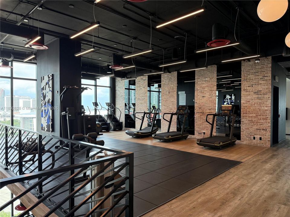 Active With Contract: $399,000 (0 beds, 1 baths, 362 Square Feet)