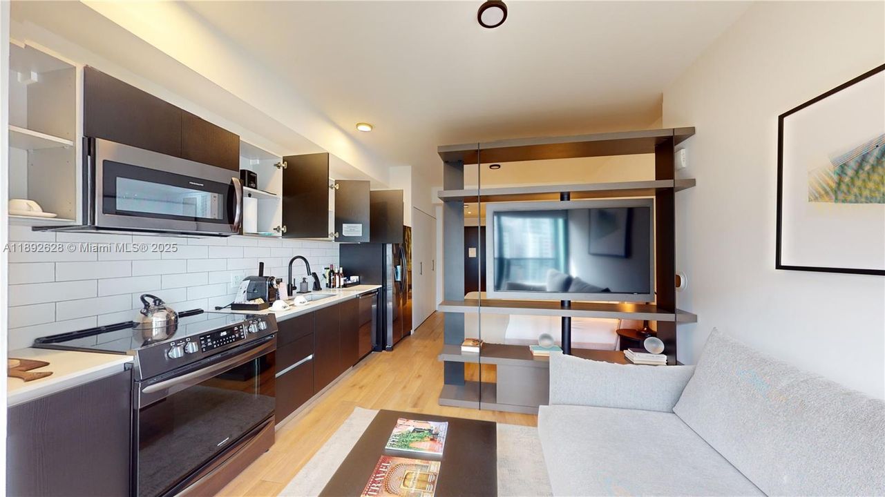 Active With Contract: $399,000 (0 beds, 1 baths, 362 Square Feet)