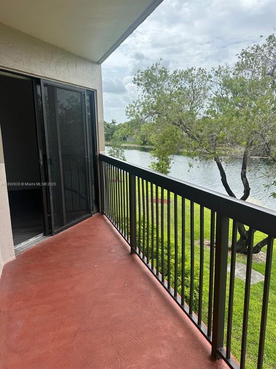 Под контрактом: $200,000 (1 спален, 1 ванн, 744 Квадратных фут)