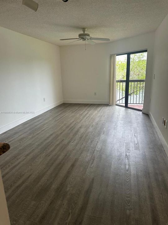 Под контрактом: $200,000 (1 спален, 1 ванн, 744 Квадратных фут)