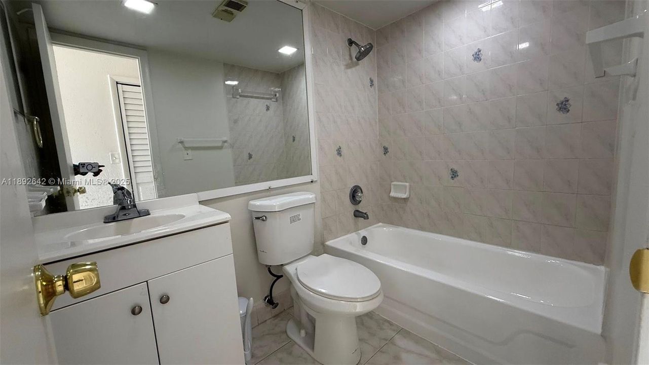 For Rent: $2,200 (2 beds, 2 baths, 1056 Square Feet)