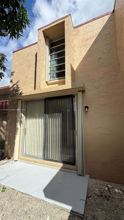 For Rent: $2,200 (2 beds, 2 baths, 1056 Square Feet)