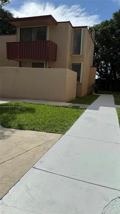 For Rent: $2,200 (2 beds, 2 baths, 1056 Square Feet)