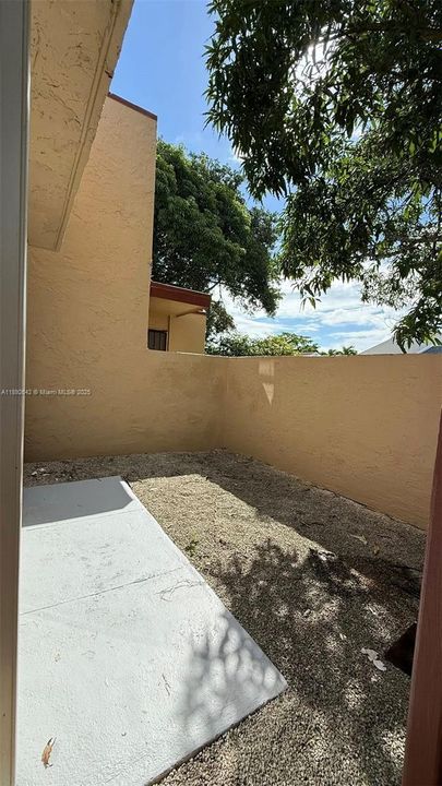 For Rent: $2,200 (2 beds, 2 baths, 1056 Square Feet)