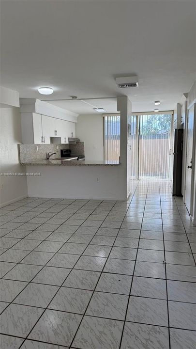 For Rent: $2,200 (2 beds, 2 baths, 1056 Square Feet)