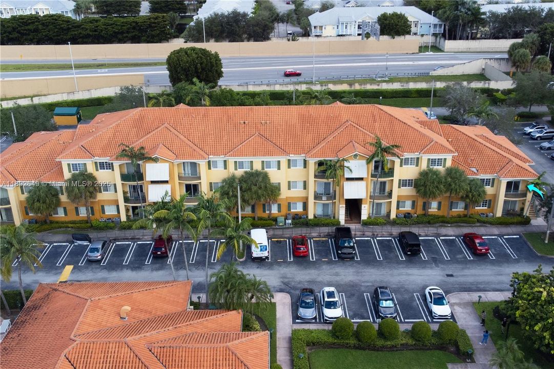 Recently Rented: $2,550 (2 beds, 2 baths, 969 Square Feet)