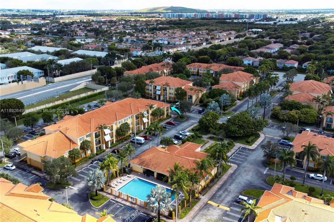 Recently Rented: $2,550 (2 beds, 2 baths, 969 Square Feet)