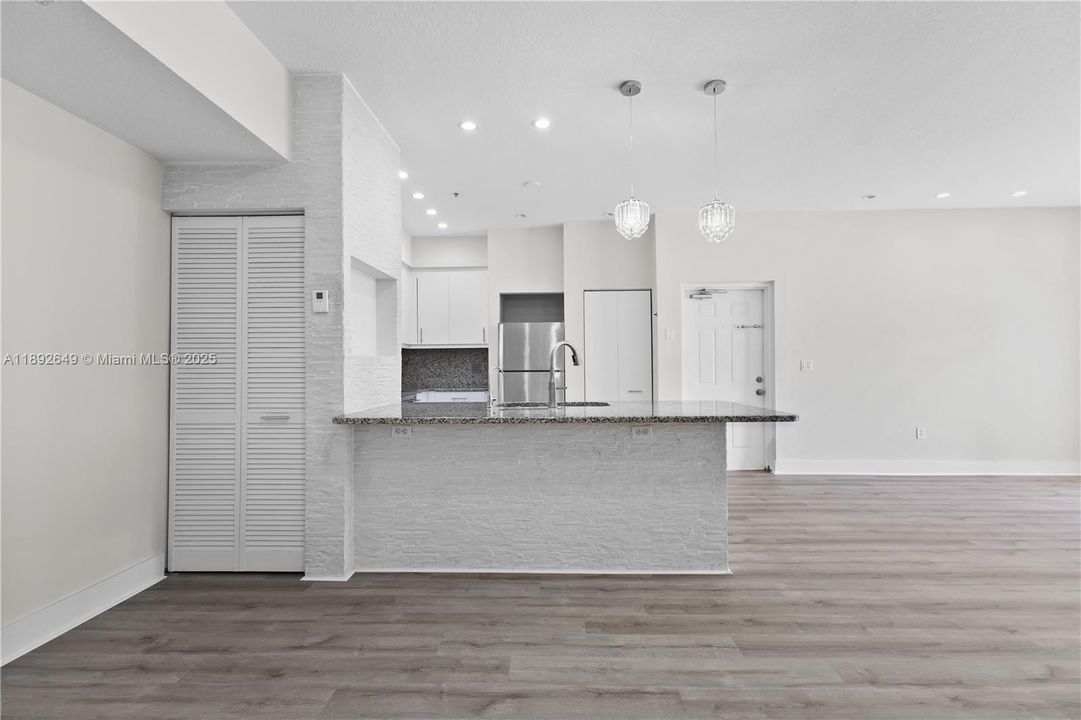 Recently Rented: $2,550 (2 beds, 2 baths, 969 Square Feet)