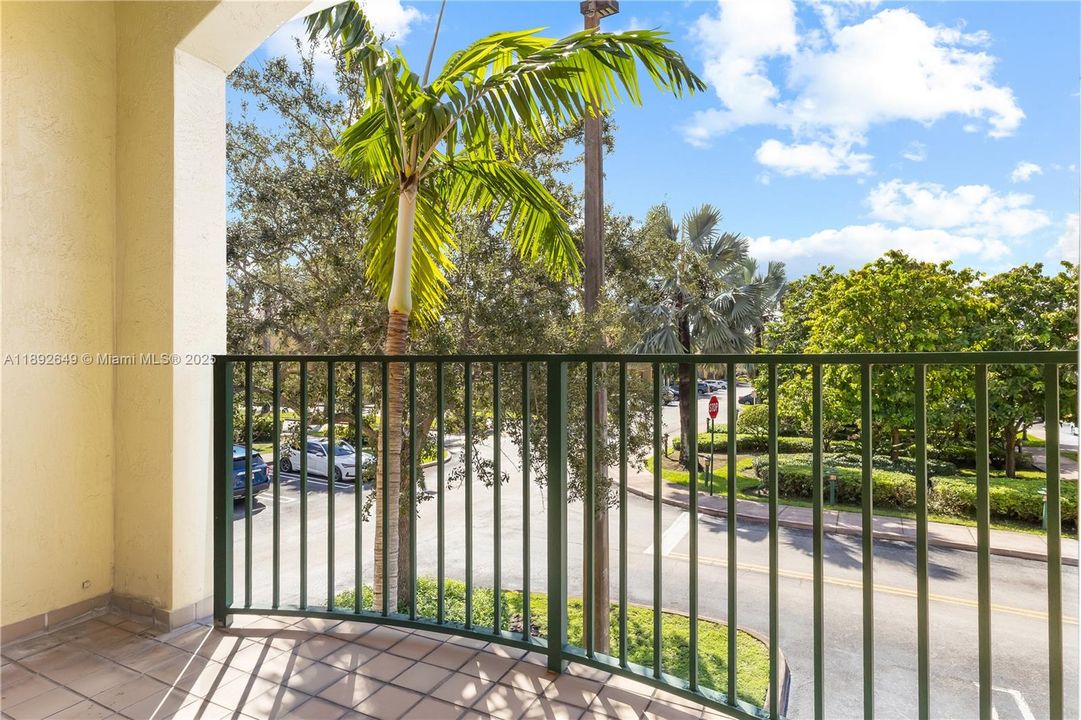 Recently Rented: $2,550 (2 beds, 2 baths, 969 Square Feet)