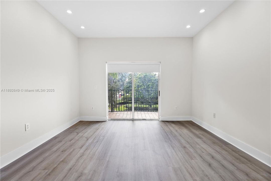 Recently Rented: $2,550 (2 beds, 2 baths, 969 Square Feet)