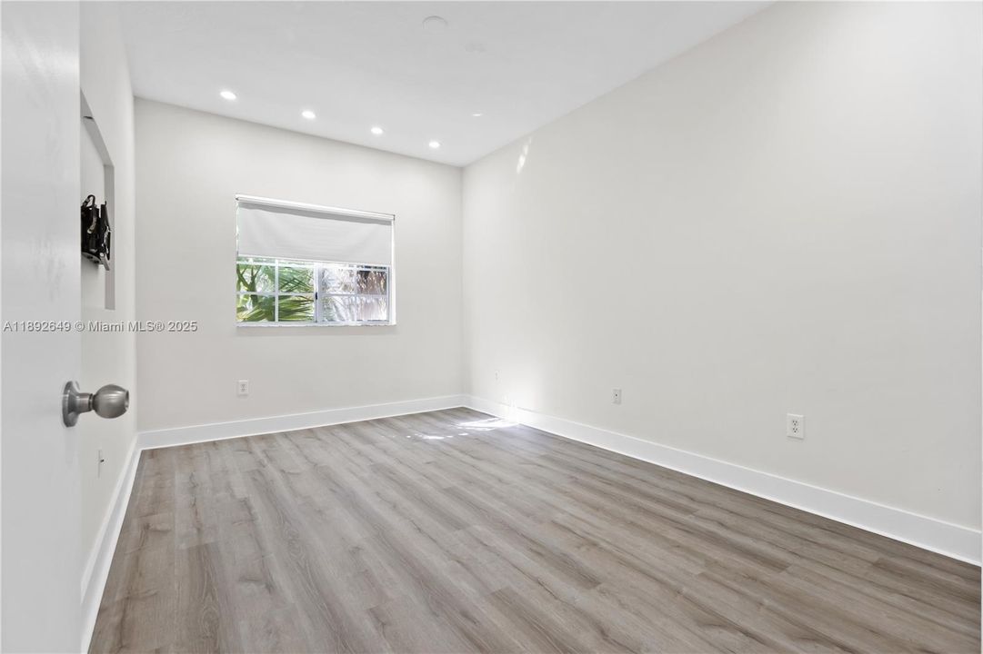 Recently Rented: $2,550 (2 beds, 2 baths, 969 Square Feet)