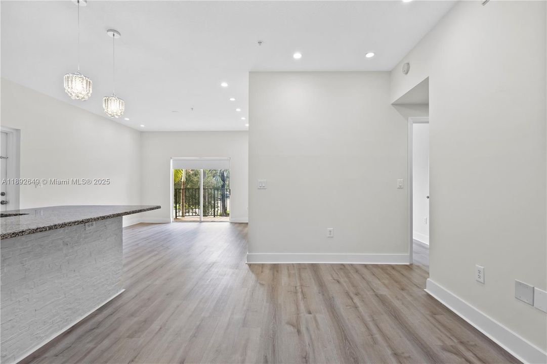 Recently Rented: $2,550 (2 beds, 2 baths, 969 Square Feet)