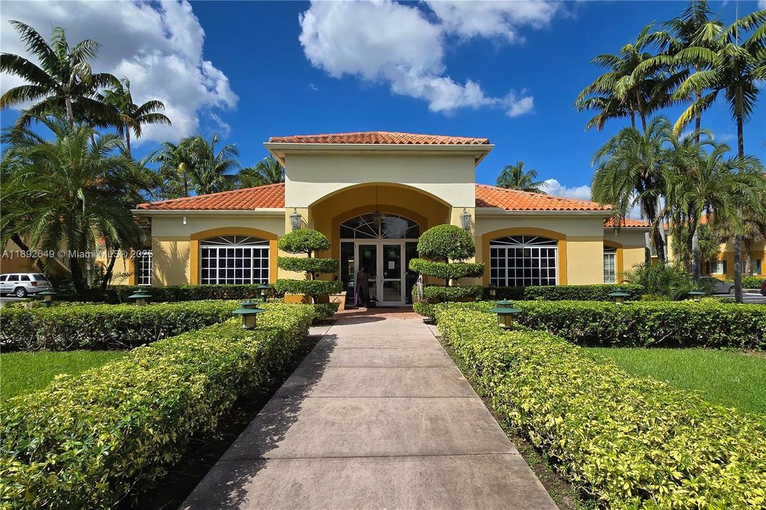 Recently Rented: $2,550 (2 beds, 2 baths, 969 Square Feet)