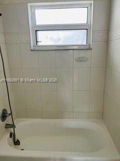 合同活跃: $1,850 (1 贝兹, 1 浴室, 752 平方英尺)