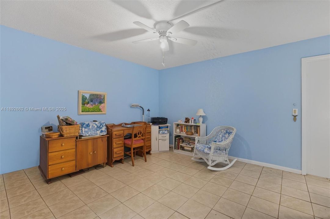 For Sale: $299,900 (2 beds, 2 baths, 1182 Square Feet)
