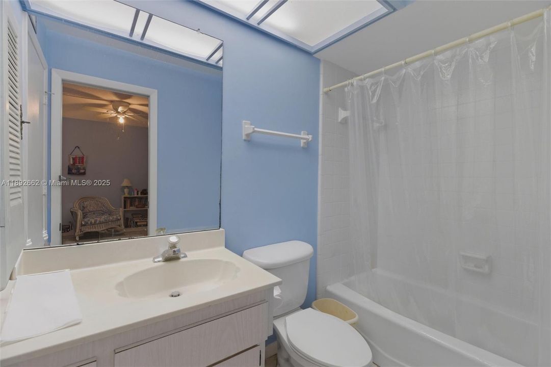 For Sale: $299,900 (2 beds, 2 baths, 1182 Square Feet)