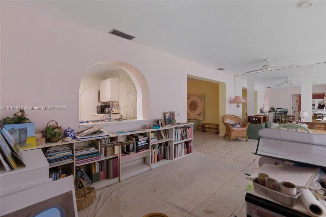 For Sale: $299,900 (2 beds, 2 baths, 1182 Square Feet)