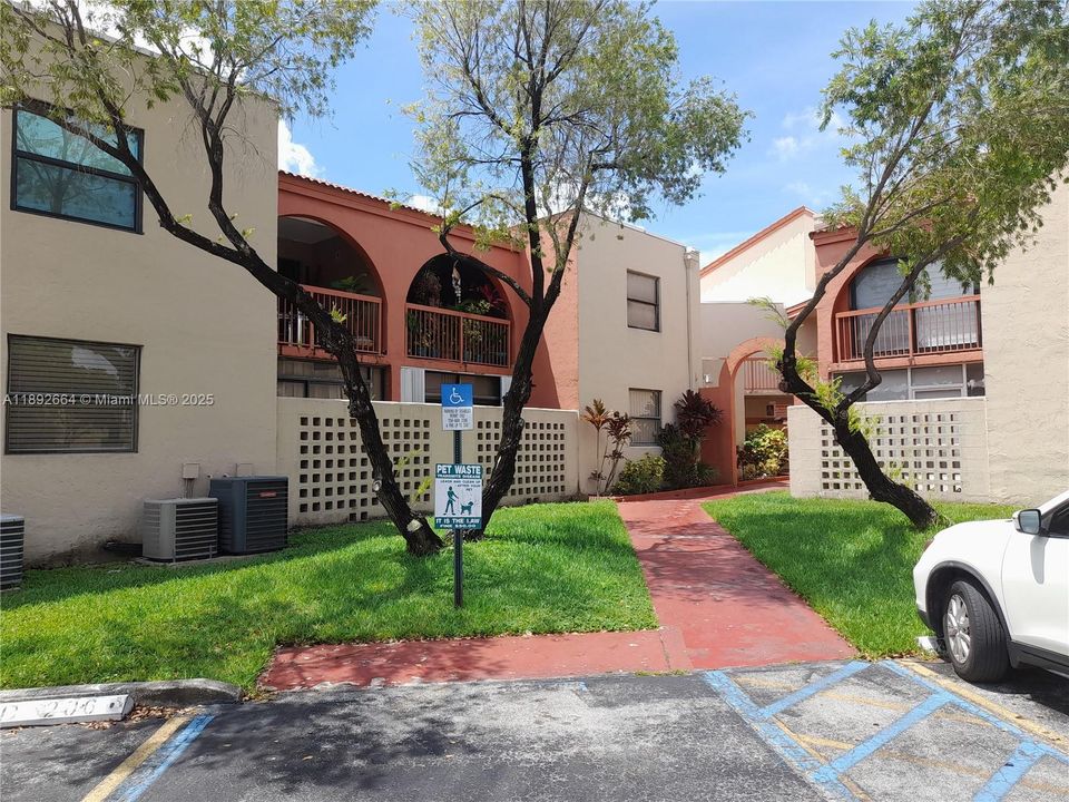 最近租的: $2,350 (2 贝兹, 2 浴室, 1000 平方英尺)