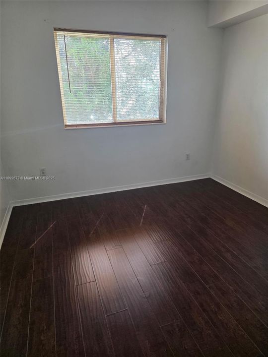 合同活跃: $1,950 (2 贝兹, 2 浴室, 809 平方英尺)