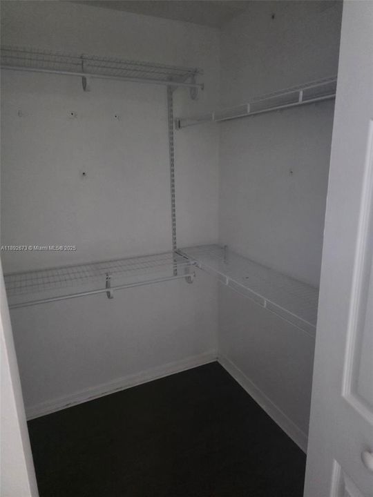 合同活跃: $1,950 (2 贝兹, 2 浴室, 809 平方英尺)