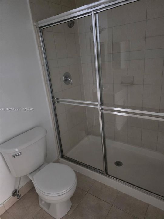 合同活跃: $1,950 (2 贝兹, 2 浴室, 809 平方英尺)