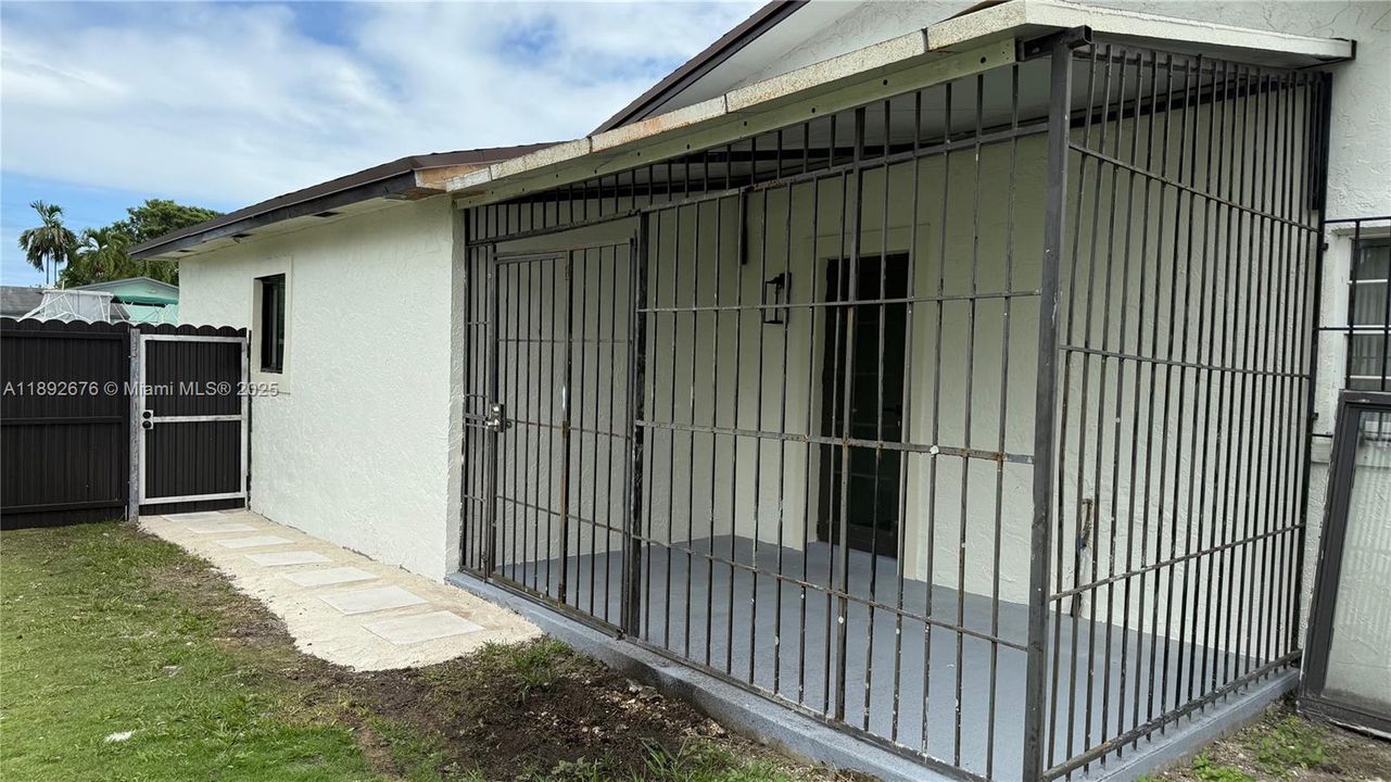 Recently Rented: $2,100 (2 beds, 1 baths, 700 Square Feet)