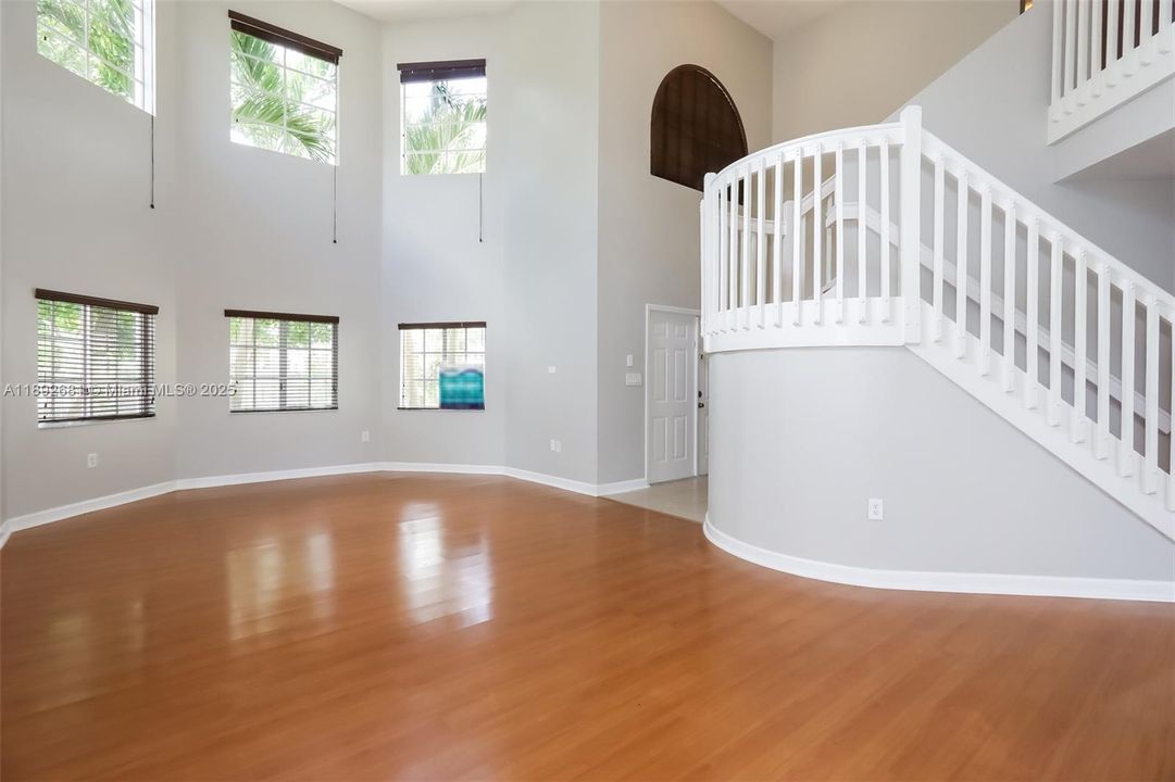 Недавно арендовано: $2,955 (4 спален, 3 ванн, 3057 Квадратных фут)