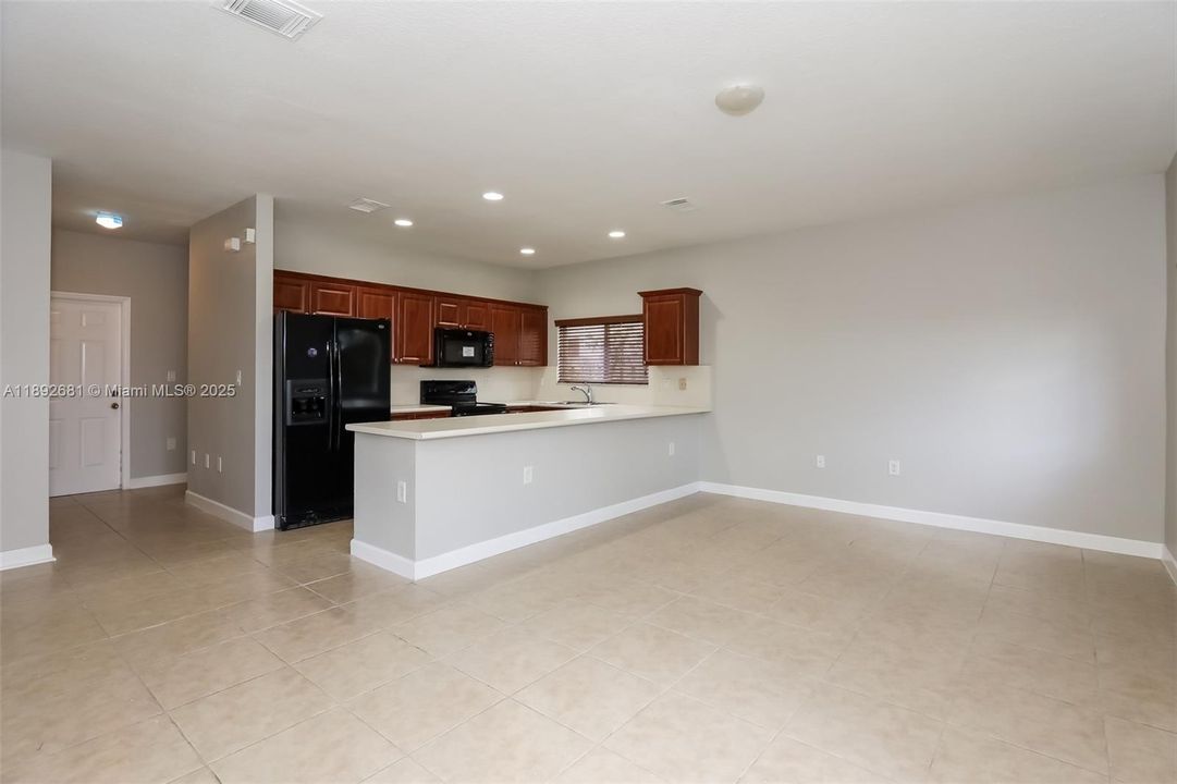 Недавно арендовано: $2,955 (4 спален, 3 ванн, 3057 Квадратных фут)